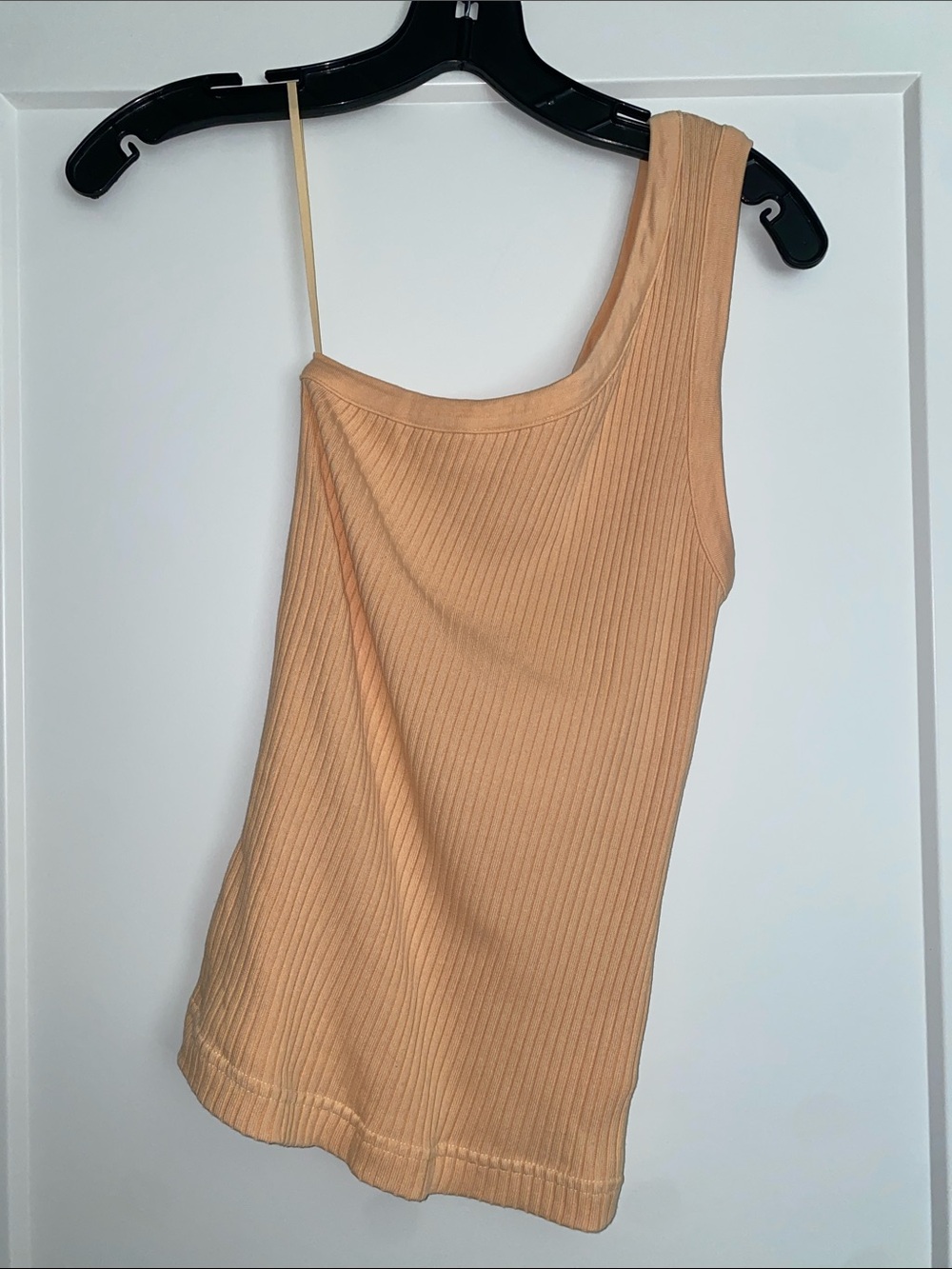 Citizens Of Humanity One-Shoulder Ribbed Tank Top in Peach